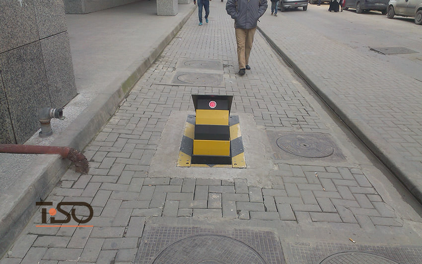 Hochsicherheits-Straßensperre, Banque Internationale Arabe de Tunisie (BIAT), Republik Tunesien, Tunis