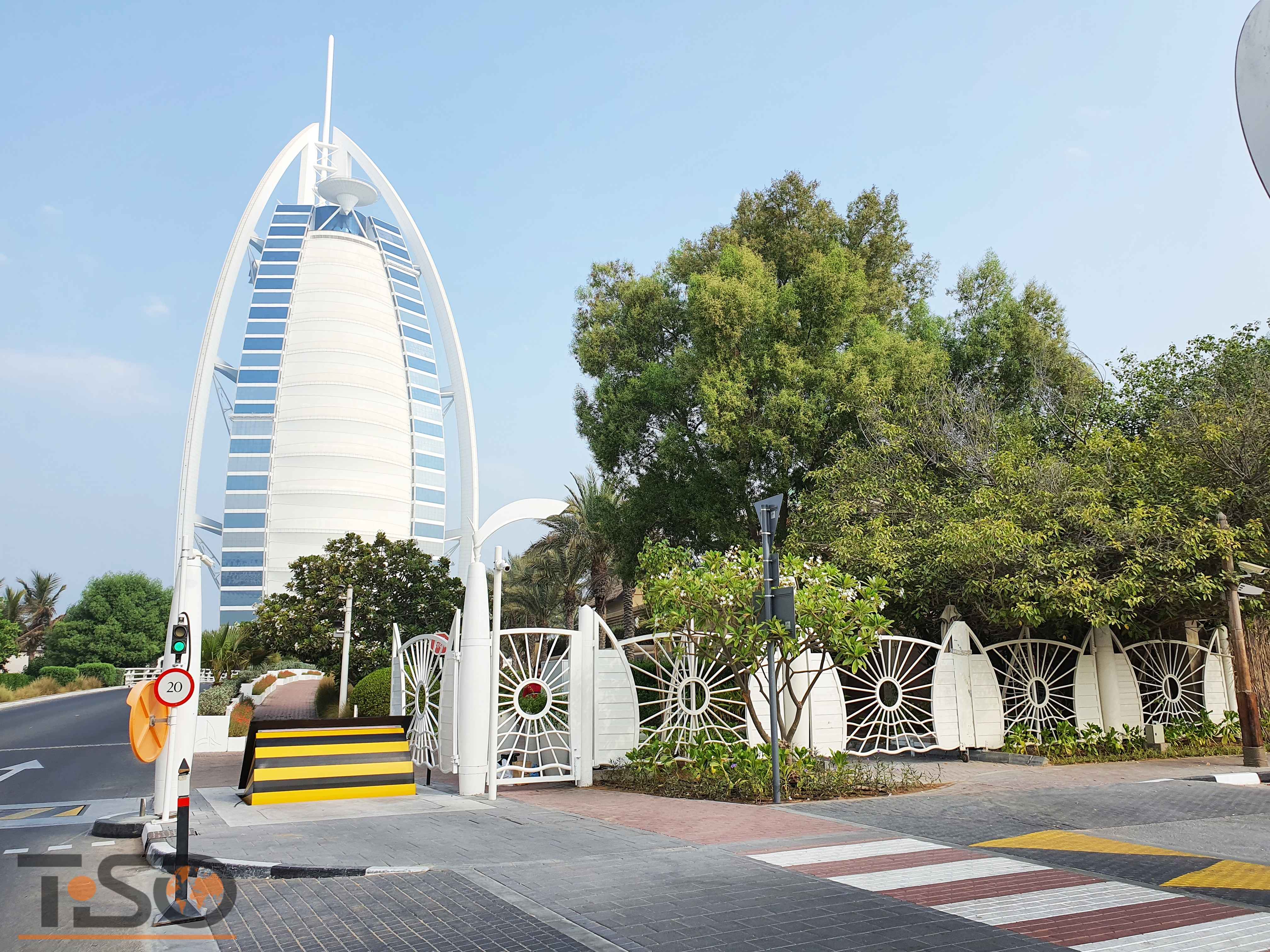 Bloccante stradale ultra superficiale PAS68/IWA14-1, hotel Burj Al Arab, Dubai, Emirati Arabi Uniti